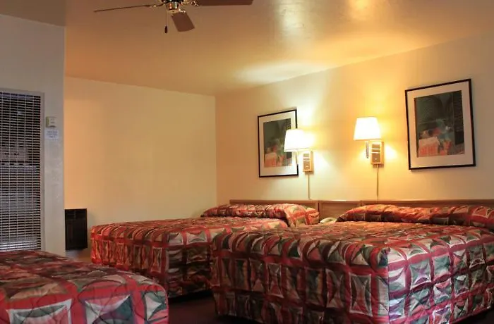 Kiva Hotel Show Low