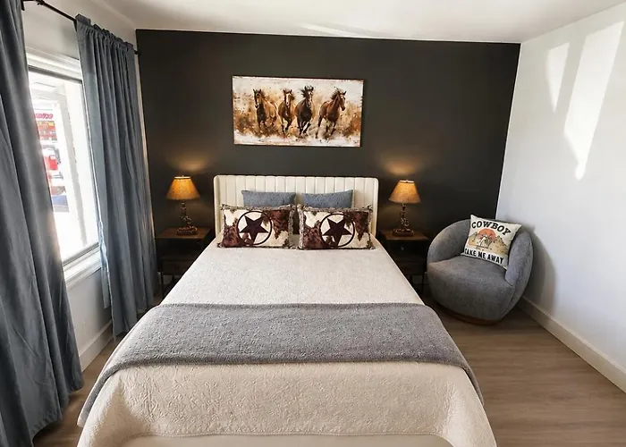 Kiva Hotel 2*