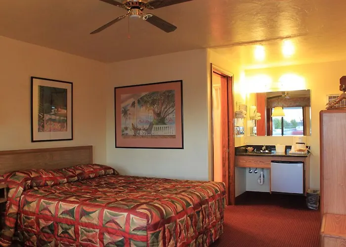 Kiva Hotel Show Low